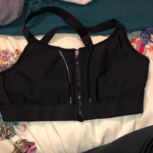 Fabletics high support sport bra (NEVER WORN)